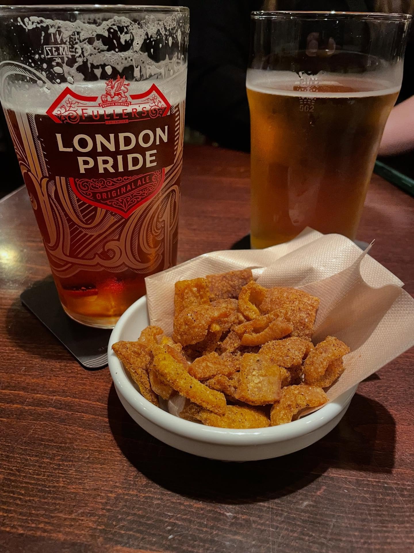 There's no shortage of "British" style pubs in Tokyo.... But @oldarrow_tavern is absolutely the most authentic I have seen so far!! 🇬🇧🇯🇵

Real ale, pork scratchings and even haggis! The fish n chips were really good too (so good I forgo
