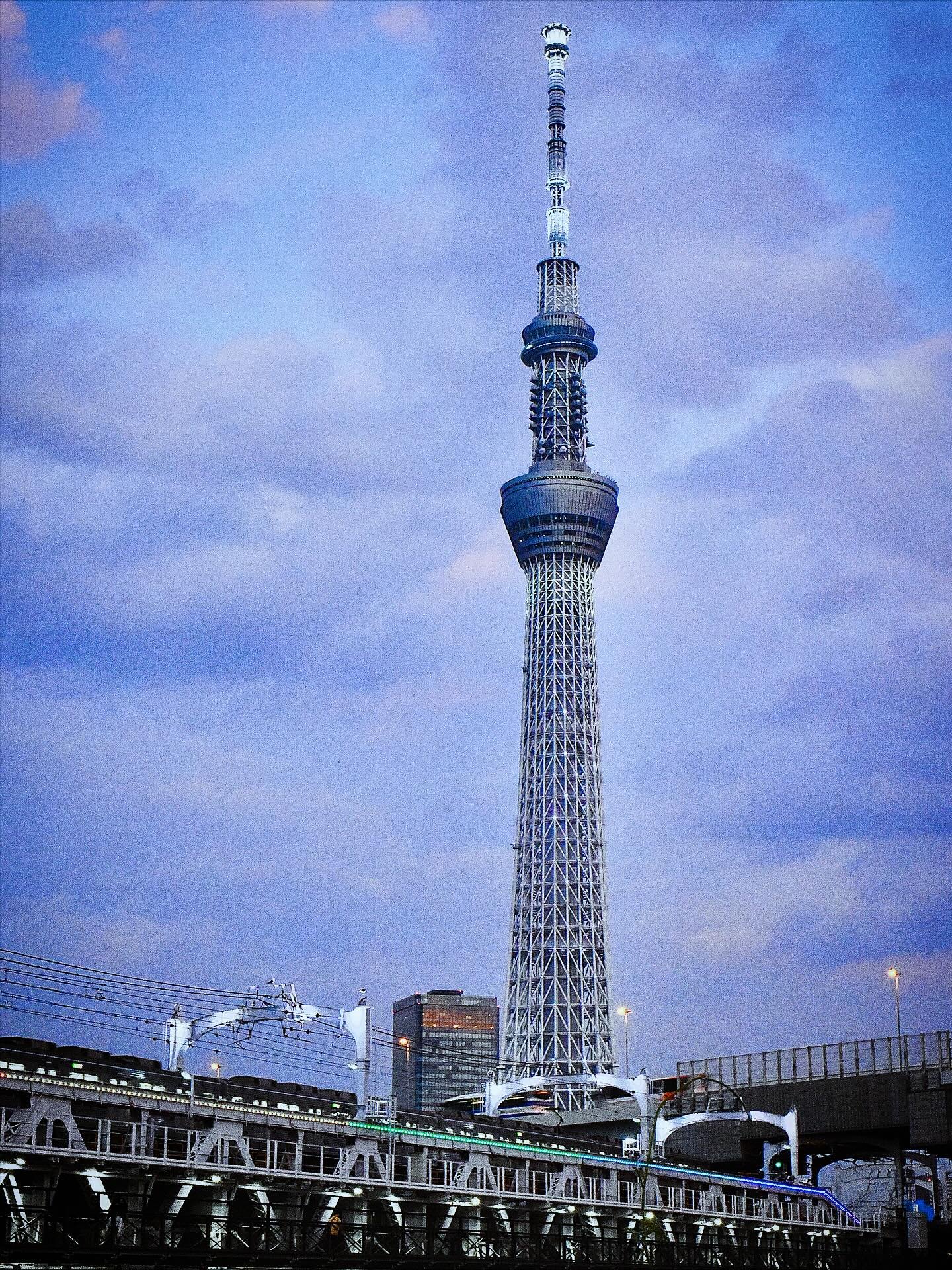 You probably already know about Tokyo Sky Tree... But did you know about the Golden Sky Tree?

Reflected in the Asahi HQ building as seen from across the Sumida River

#tokyoskytree 
#skytree 
#tokyo 
#asakusa
