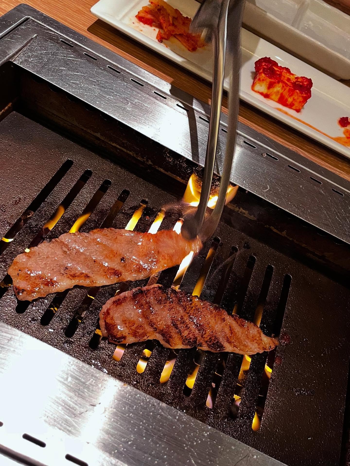 Yakiniku at @kintan_official 

Yakiniku is one my favourite Japanese restaurant experiences! Expertly marinated meats are delivered to your table raw, then using a special indoor barbeque you grill them to your preferred cook! 

We enjoyed this super