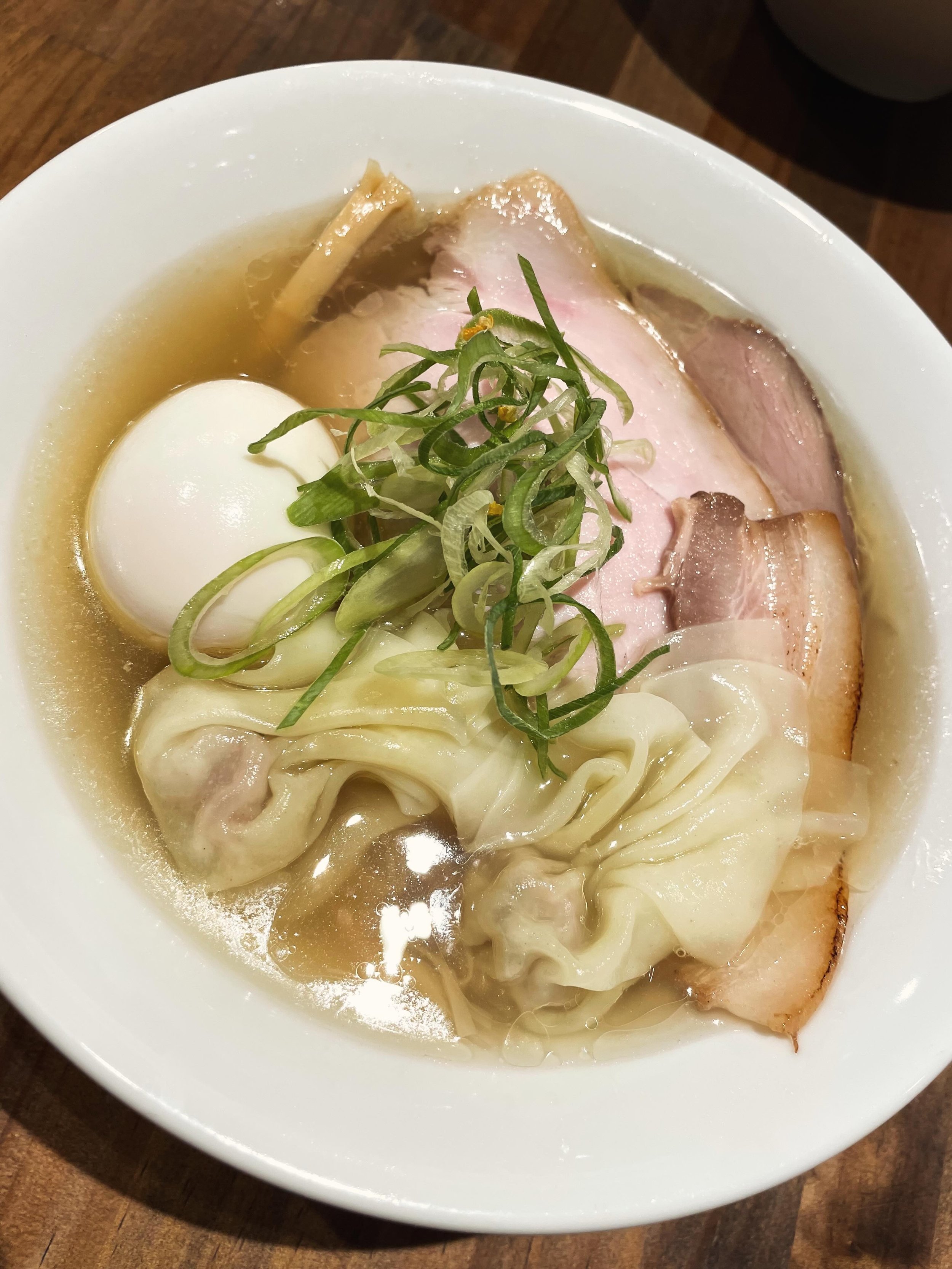 🍜 Delicious ramen yesterday at @menpekikunen near Iogi station!

I really enjoyed the wontons and super tasty shio broth... The quality of the noodles is really good too!

It's the second time I have been and will definitely return again

#ramen 
#t