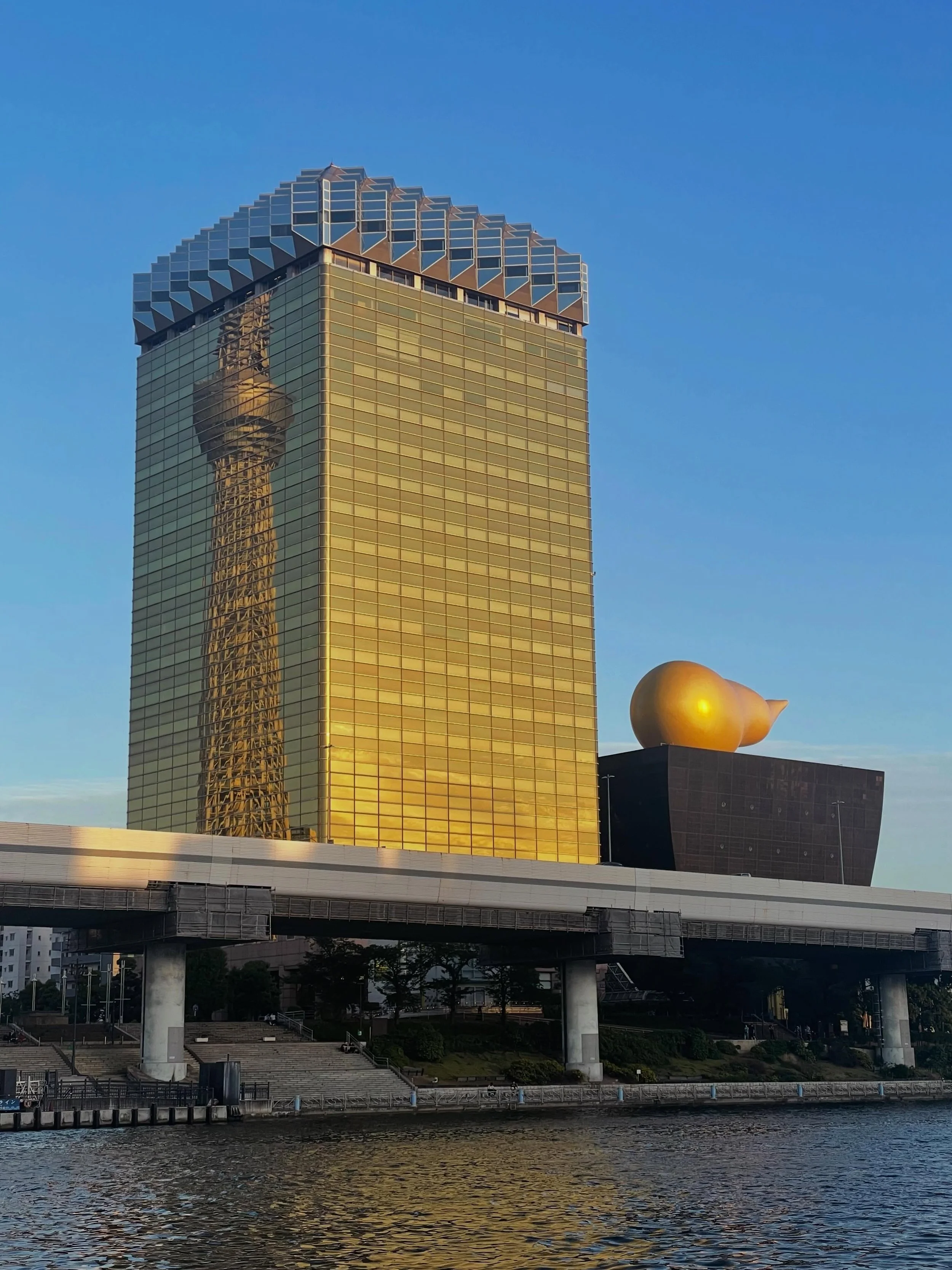 A day out in Asakusa this weekend!

I love the golden Skytree reflection Easter egg! 😂 

If you find the right spot along the Sumida River you can see the Skytree reflected in the gold windows of the Asahi building!

And of course, no trip to Asakus