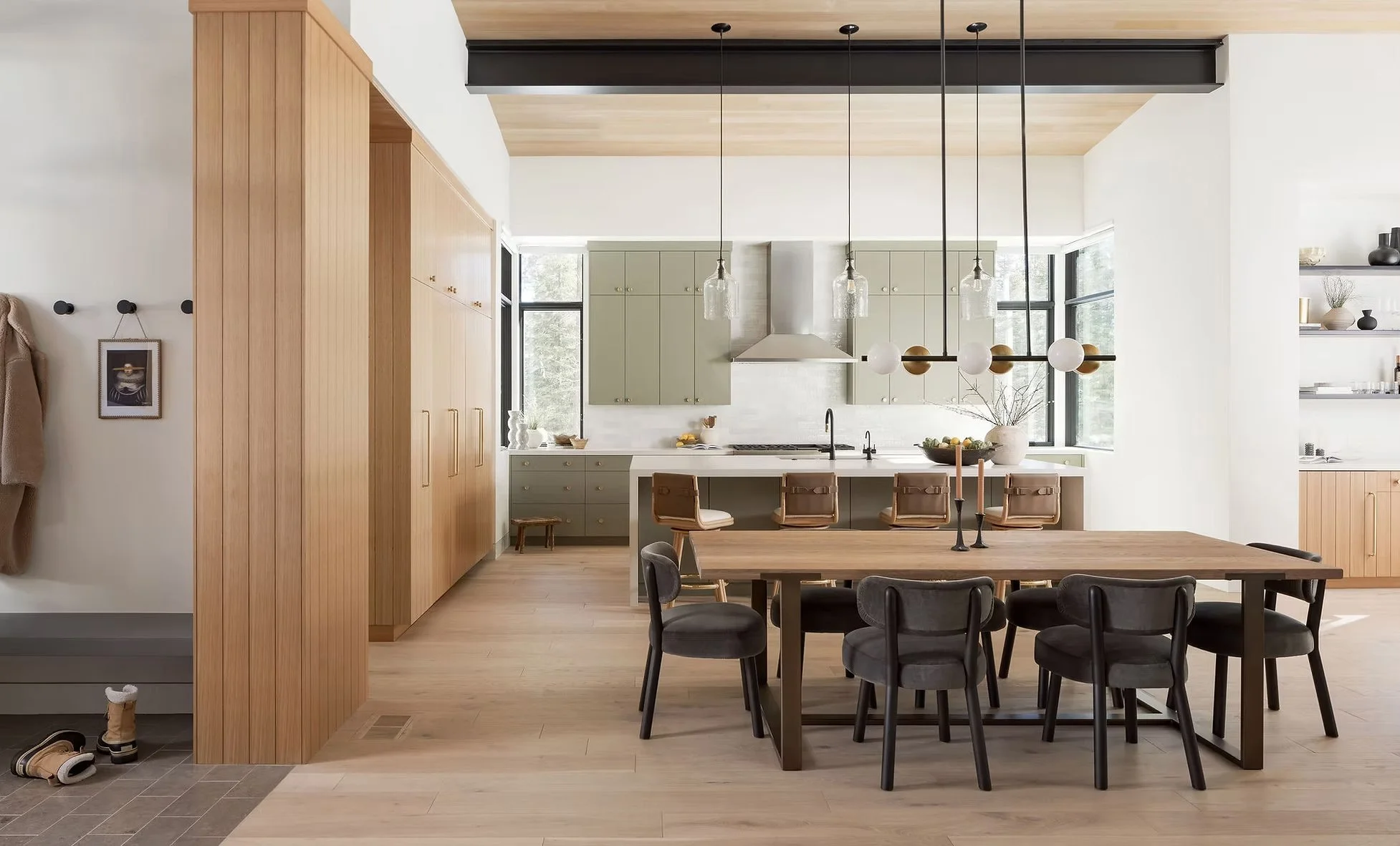 dining room into kitchen