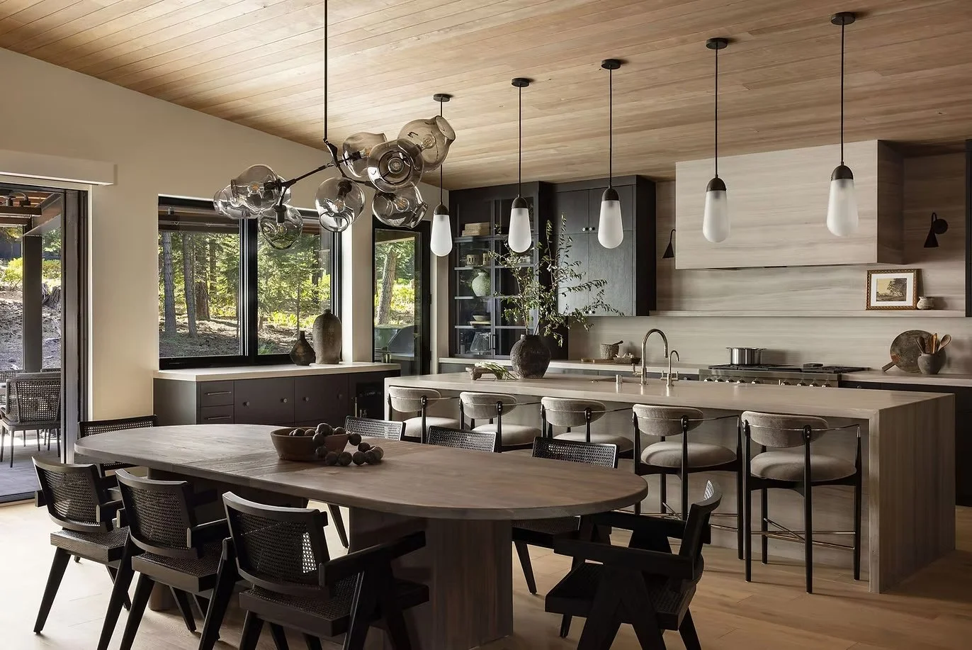 dining room into kitchen