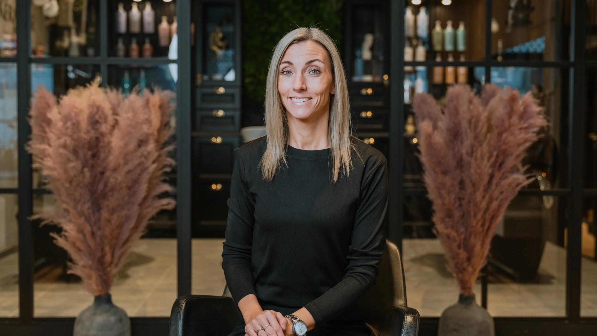 Karina - Negle- og vippetekniker