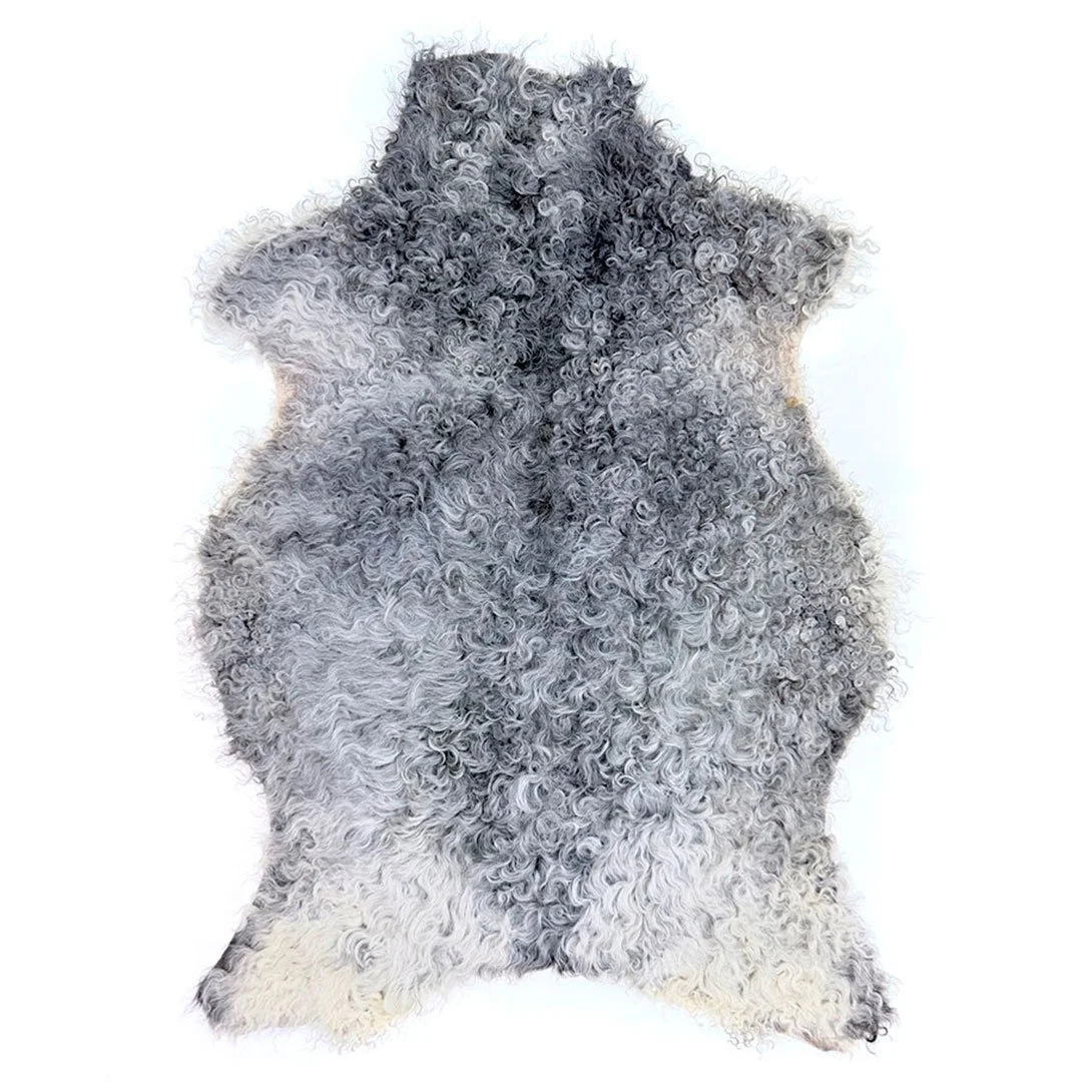 Lammskinn – gråmelerade toner med tät och mjukt lockig struktur