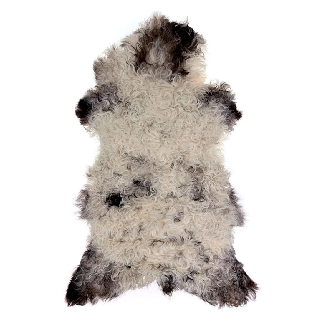 Lammskinn – ljusa naturtoner med mjuk lockstruktur