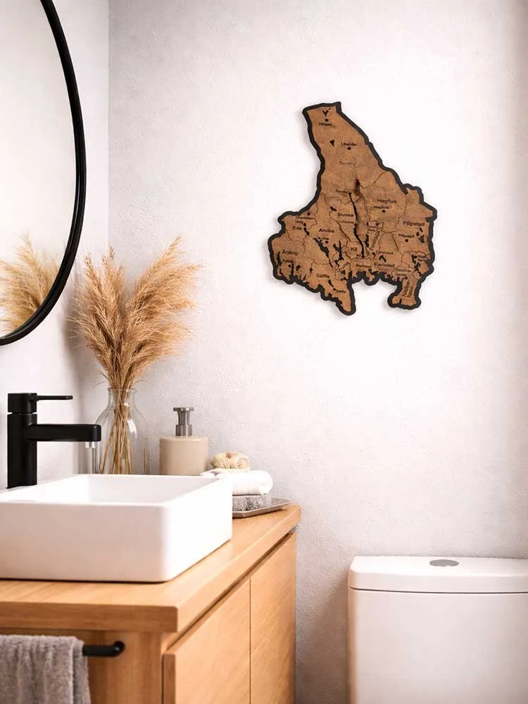 WOODSY – Laserskuren karta över Värmland i björk (Svenskt hantverk)