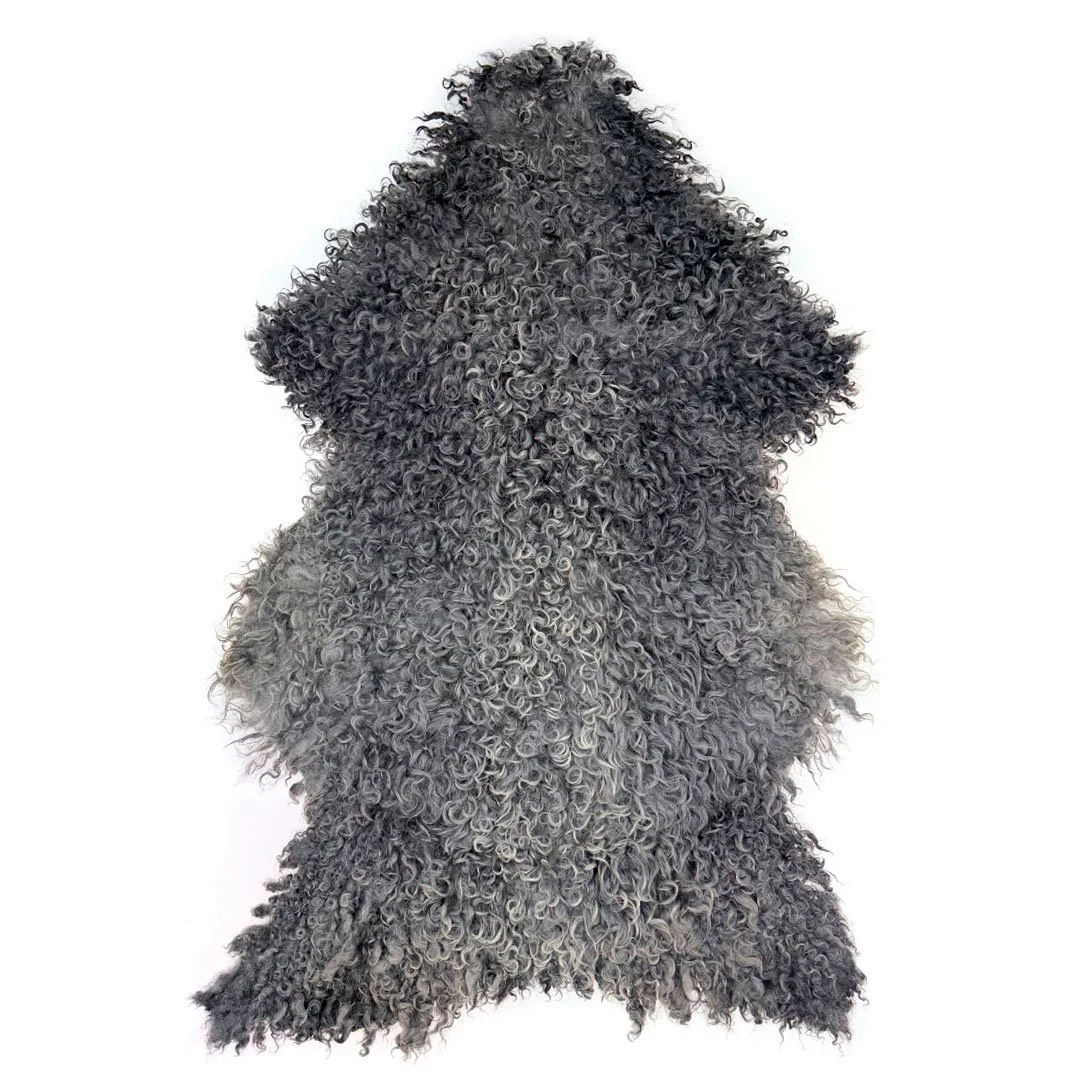 Eko gotländskt fårskinn – mjuka grå toner med livfulla lockar