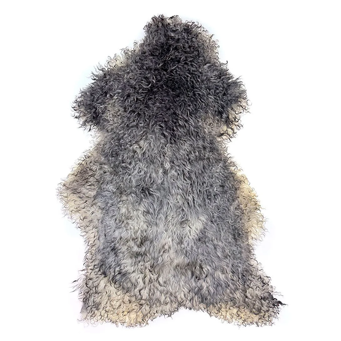 Eko gotländskt fårskinn – mjuka lockar i naturliga grå nyanser