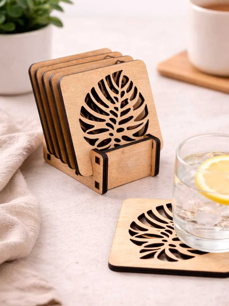 WOODSY – Glasunderlägg i björk (Laserskuren skandinavisk design)