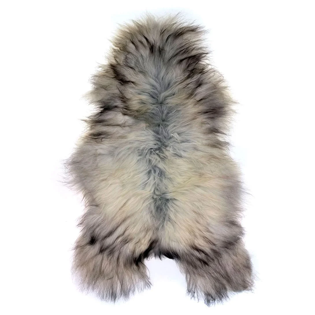 Eko isländskt fårskinn – ljusa grå och krämvita nyanser med lång, mjuk ull