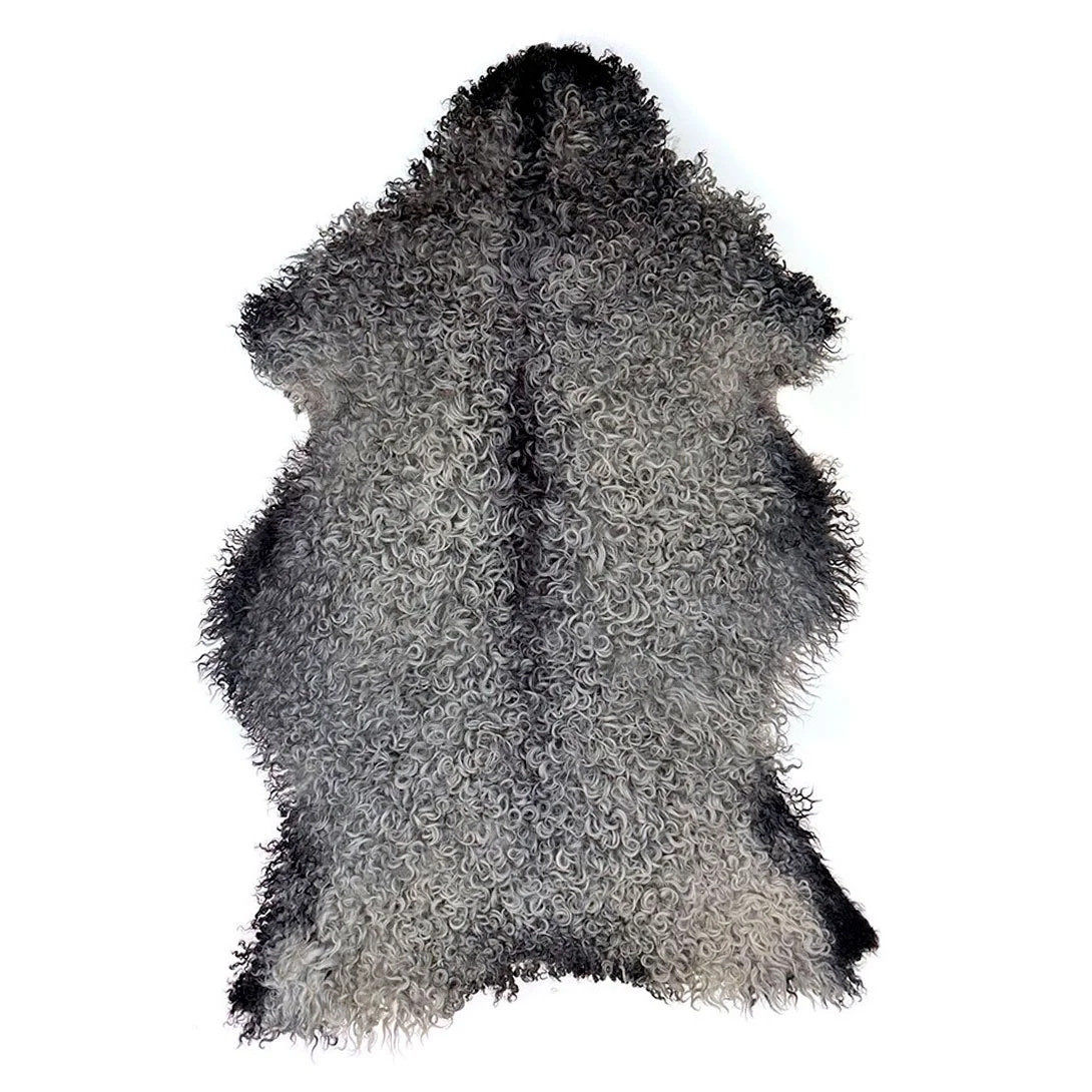 Eko gotländskt fårskinn – mjuka grå nyanser med markerad mittlinje