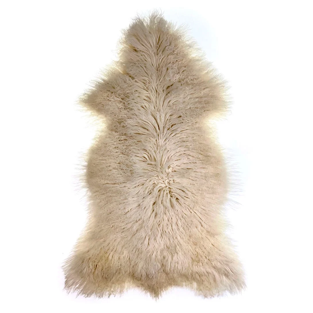 Lammskinn – ljust naturfärgat med lång och följsam ull