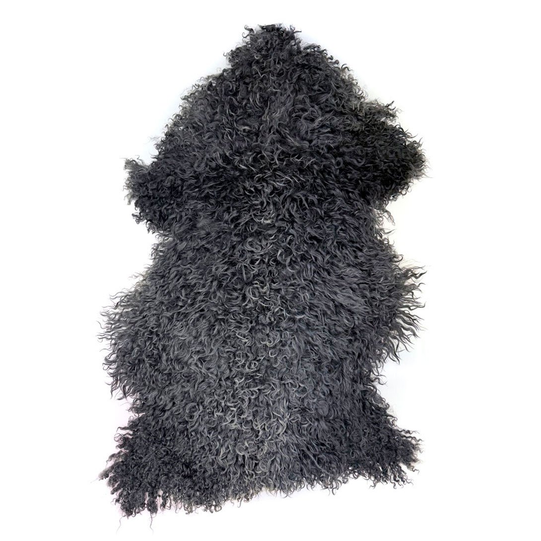 Eko gotländskt fårskinn – djupa grå nyanser med fyllig struktur