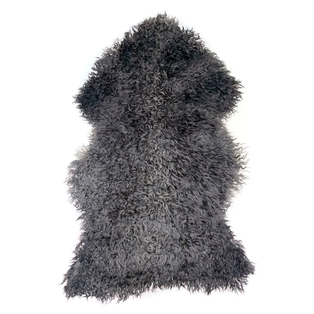 Eko gotländskt fårskinn – djupa grå nyanser med tät struktur