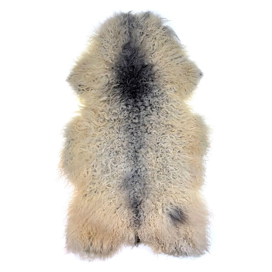 Gotländskt fårskinn – ljusa naturtoner med täta, livfulla lockar