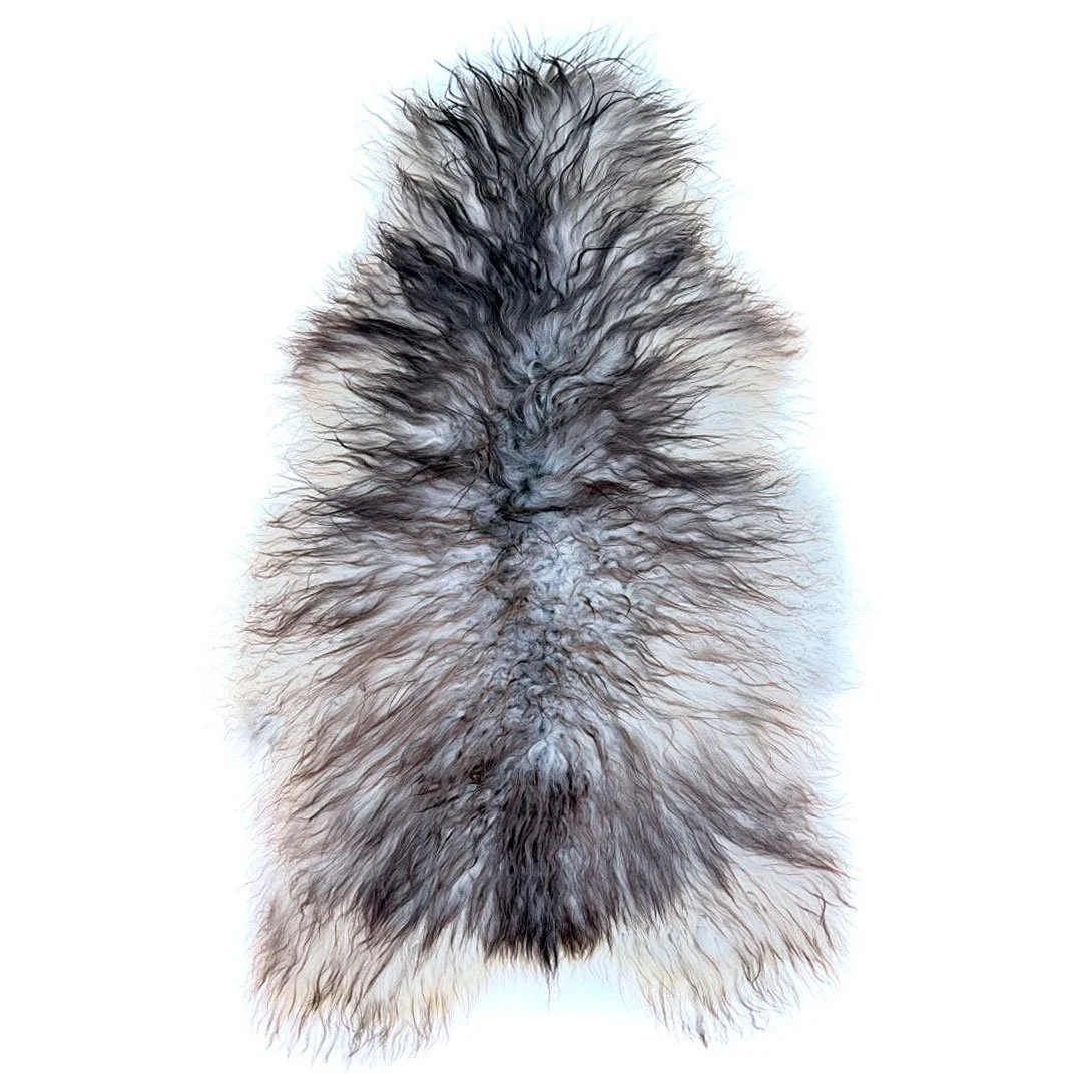 Isländskt fårskinn – gråmelerat med lång, vild och naturlig ull