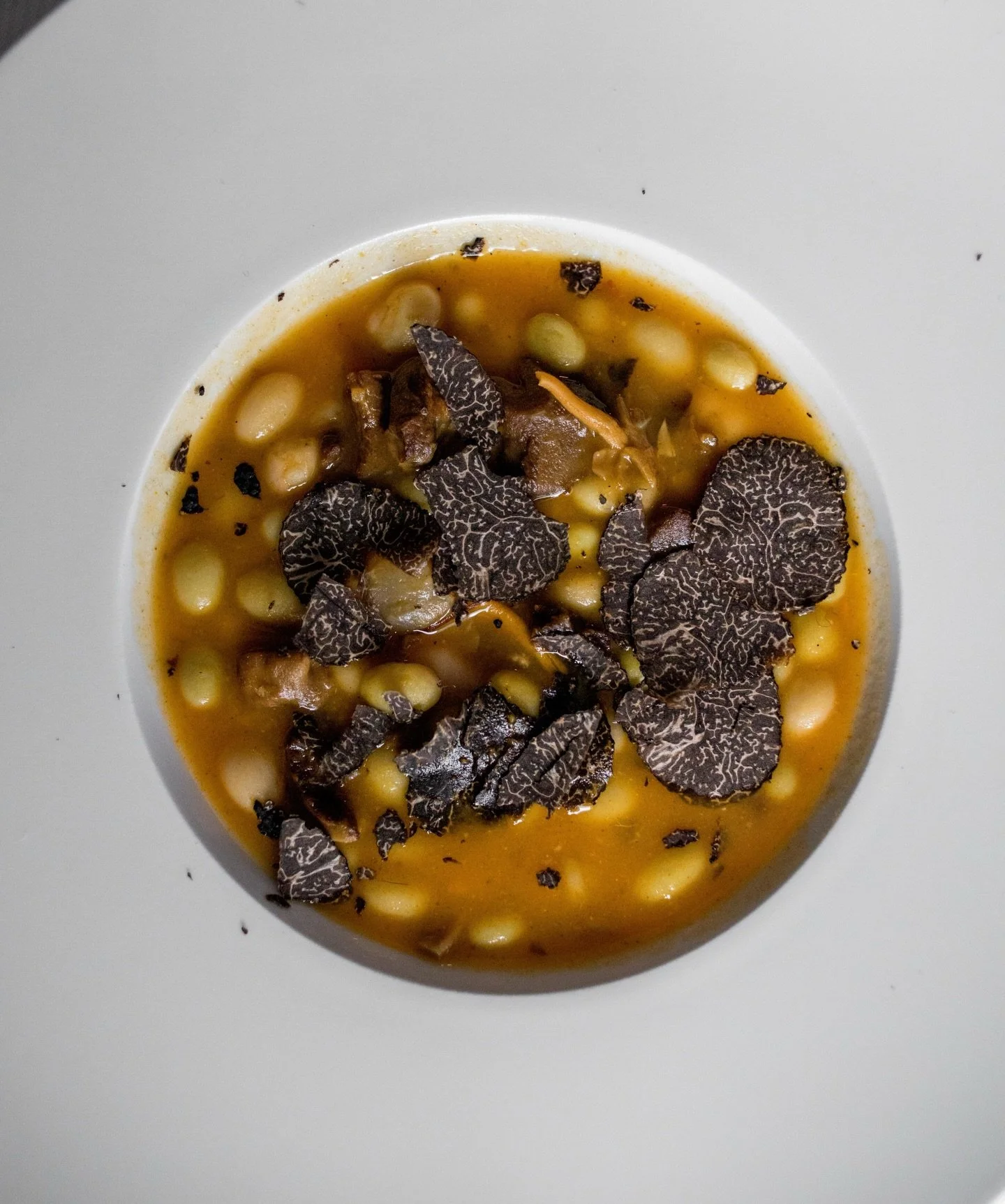 Cuchareo de alt&iacute;simo nivel 🥄🔥

Pochas con setas de temporada. Con la trufa al final, otro rollo. 

Pregunta siempre a nuestro equipo por los guisos fuera de carta🥄

📍Ponzano 47
📞917 37 70 86

#guiamichelin #guiarepsol #madrid #ponzano #gu