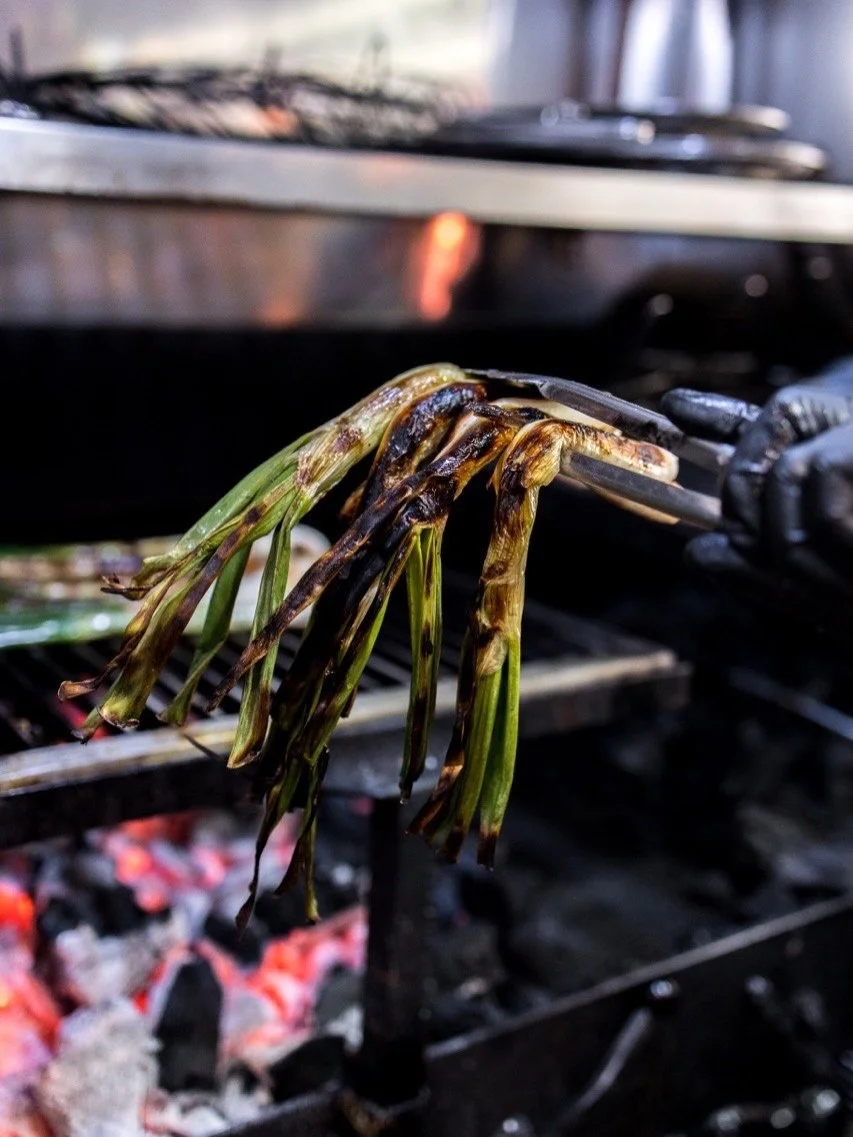 Empezamos una de nuestras temporadas preferidas del a&ntilde;o.

Ya estamos asando cal&ccedil;ots.

📍Ponzano 47
📞917 37 70 86

#guiamichelin #michelinguide #guiarepsol #candeli #madrid ponzano templosdelproducto restaurantesmadrid guisos
