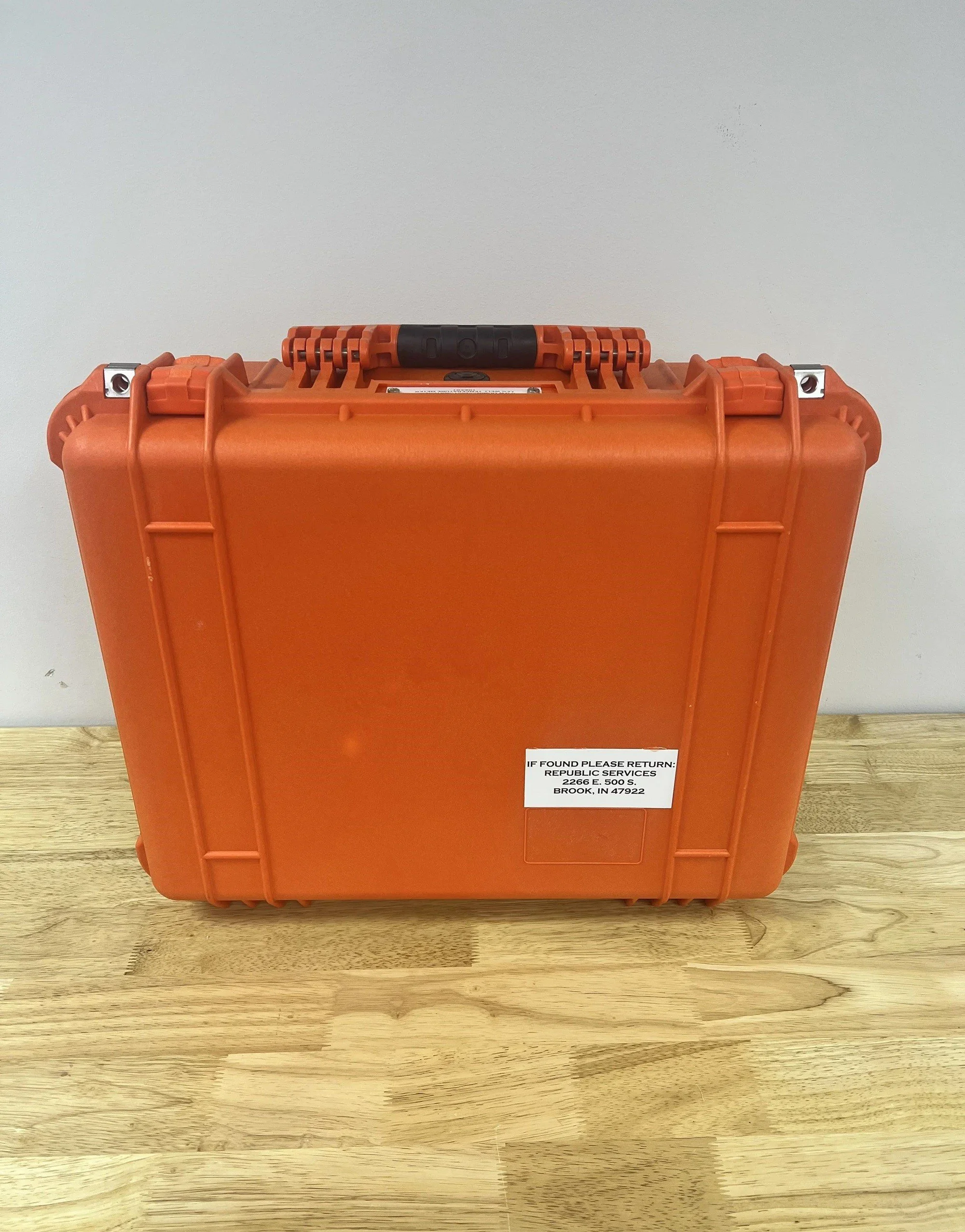 Specifications: Power - 5AA Batteries
Carrying Weight - 25lbs
Max Temperature for Measurment - 380 F
Cable Length - 180’ Standard, up to 400’ available upon request. 