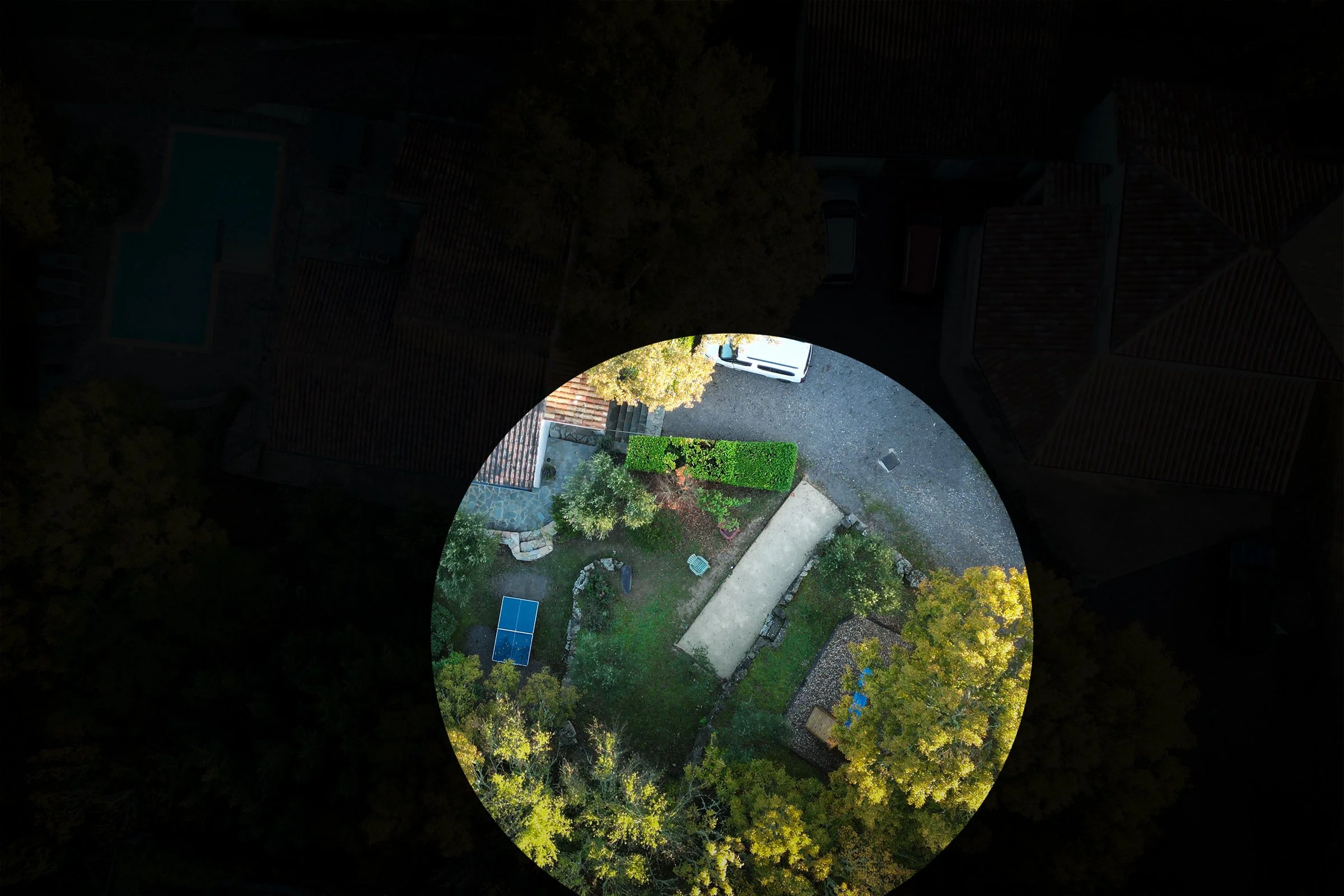 gite vu du haut, partie aire de jeux, pétanque, ping pong