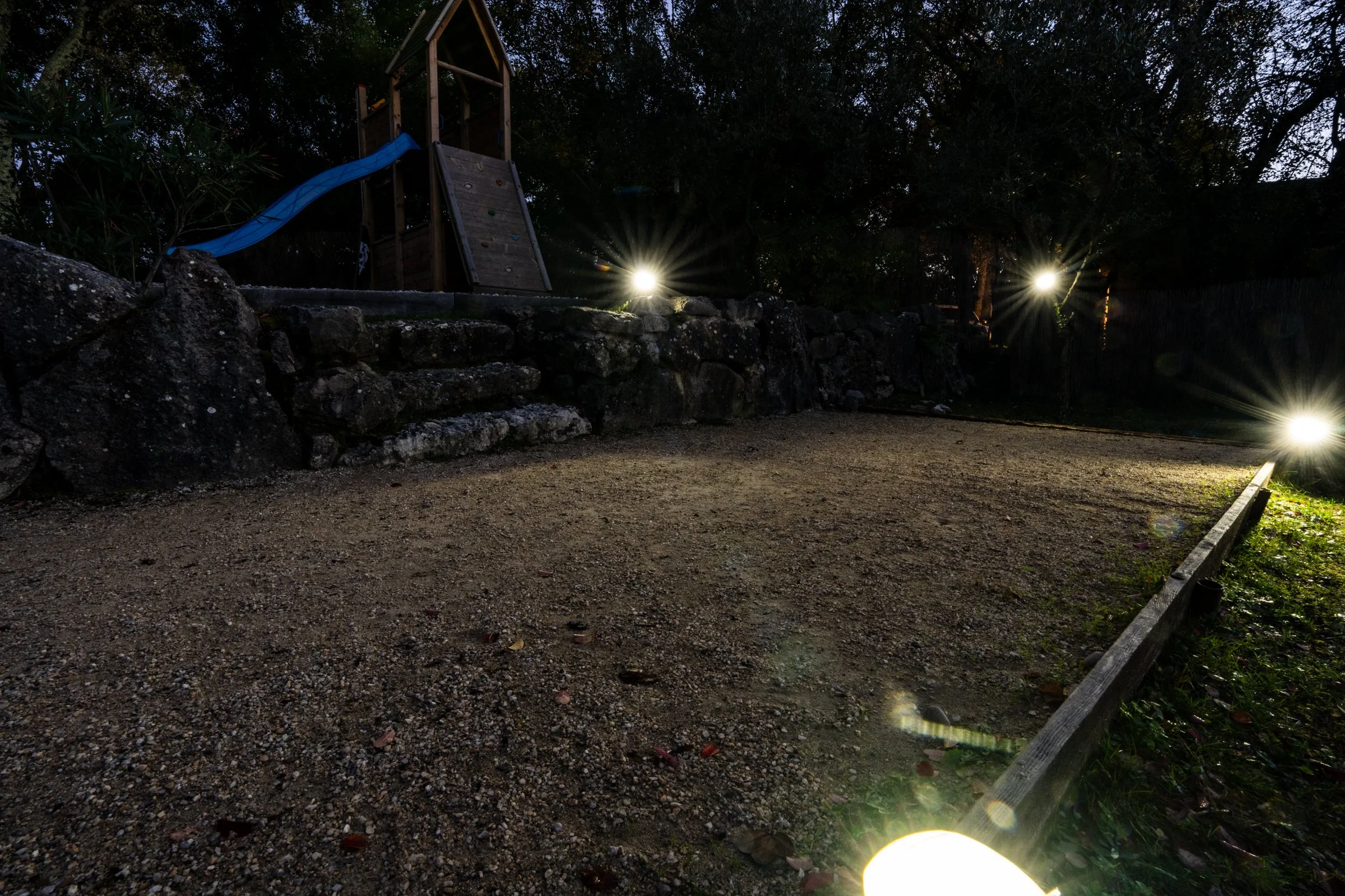pétanque éclairée lampes solaires