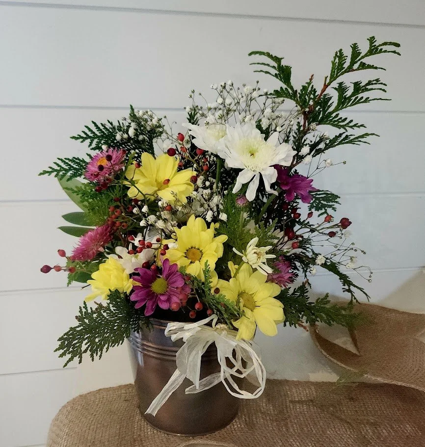 A bouquet of mixed flowers 