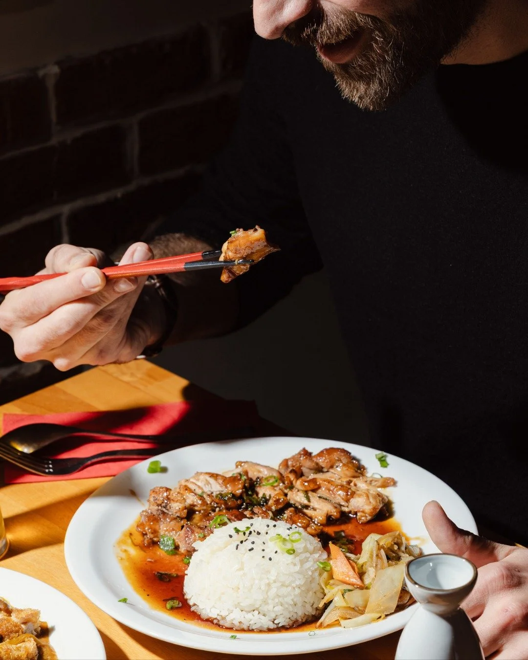 Teriyaki poulet : Un plat g&eacute;n&eacute;reux et r&eacute;confortant, pr&eacute;par&eacute; maison avec des produits frais et tout le savoir-faire japonais

📍 129 Rue de Oberkampf, 75011 Paris
📞 01 43 55 13 63

📸 : @Pausecom.agency

#Cuisineduj