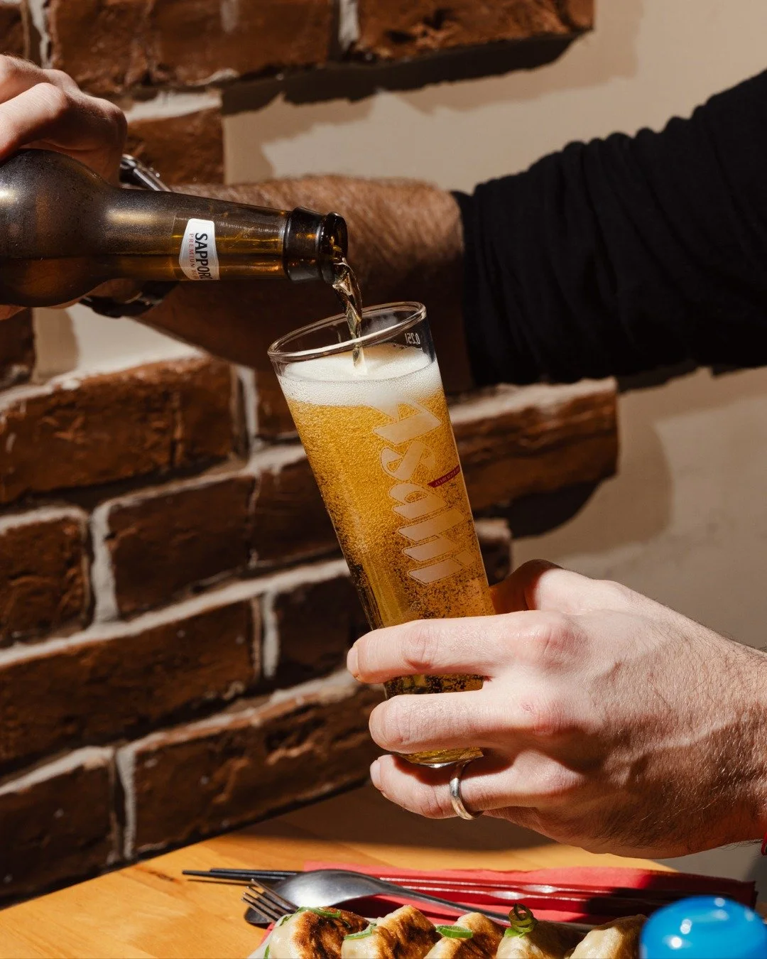 Une bi&egrave;re japonaise bien fra&icirc;che pour accompagner votre repas.🍺

📍 129 Rue de Oberkampf, 75011 Paris
📞 01 43 55 13 63

📸 : @Pausecom.agency

#Cuisinedujapon #Paris11 #Japonais #AsianFood #Ramen #Gyoza

L&rsquo;abus d&rsquo;alcool est