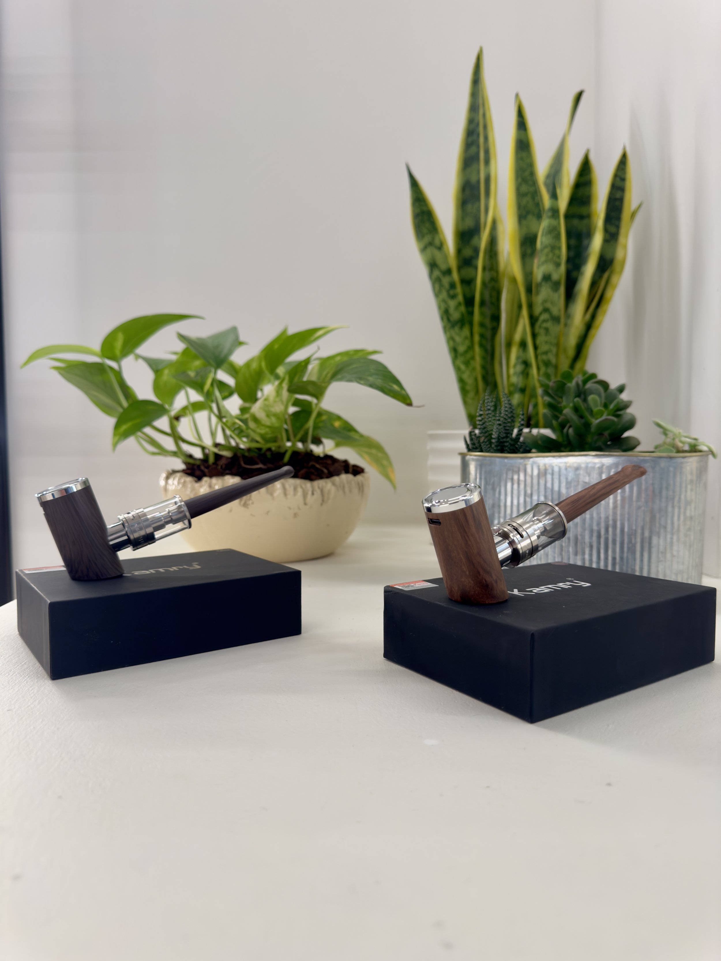 E-pipe Kamry, dispositivo elettronico in stile pipa per svapo MTL, disponibile presso Svapo Hub a Merate.