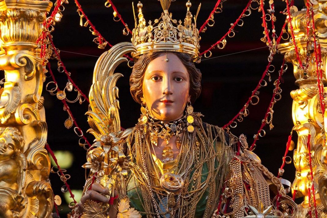Statue de Santa Restituta lors des processions à Lacco Ameno, Ischia
