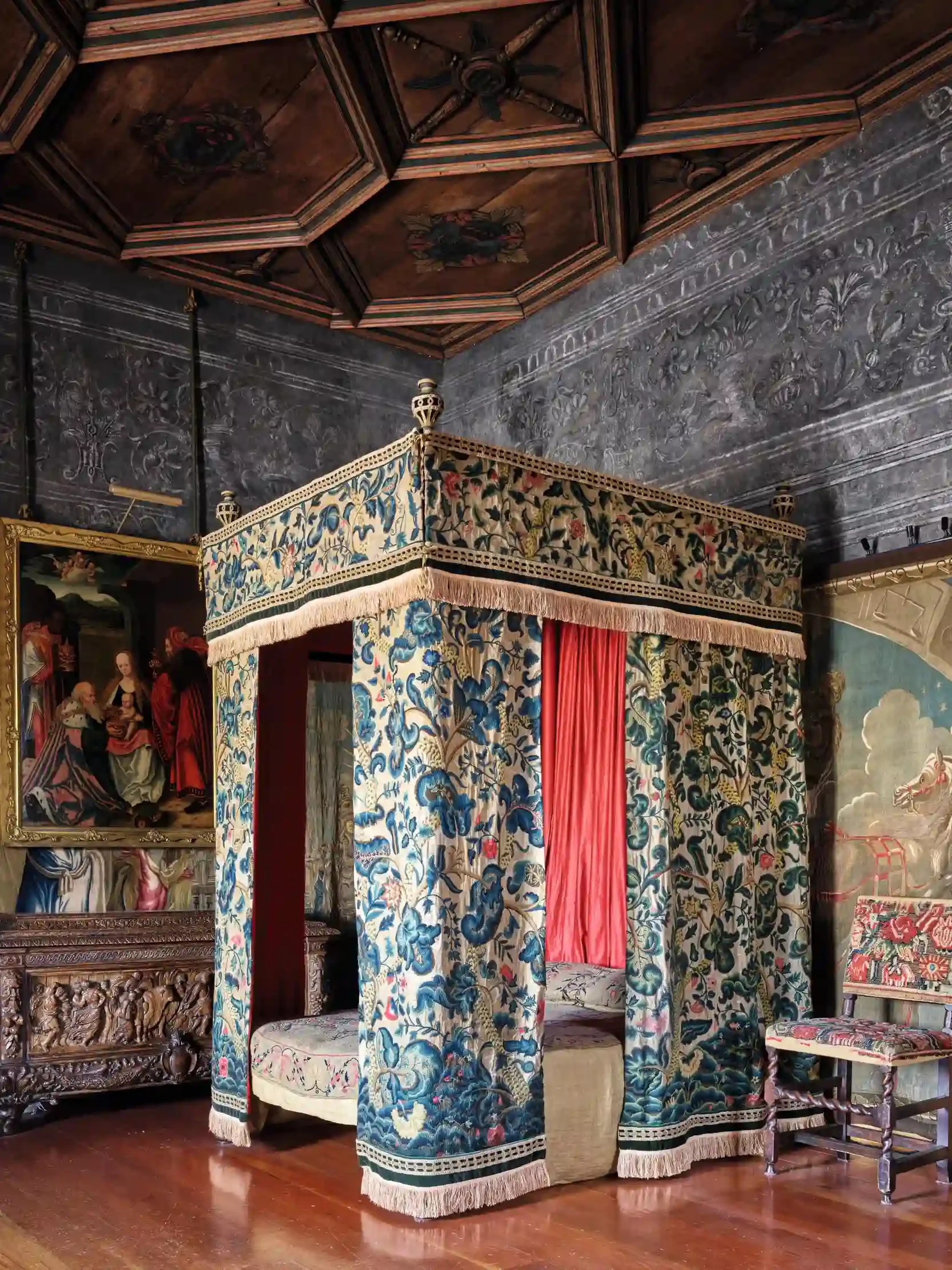 Chambre avec lit à baldaquin dans les appartements d'État du palais de Holyrood