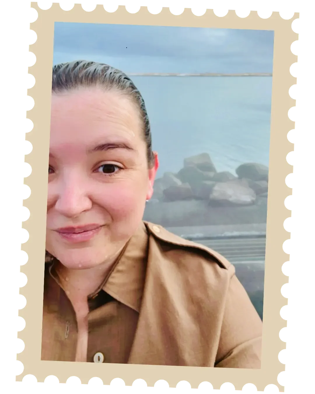 Portrait d'Auriane Rezé, au Sky Lagoon en Islande
