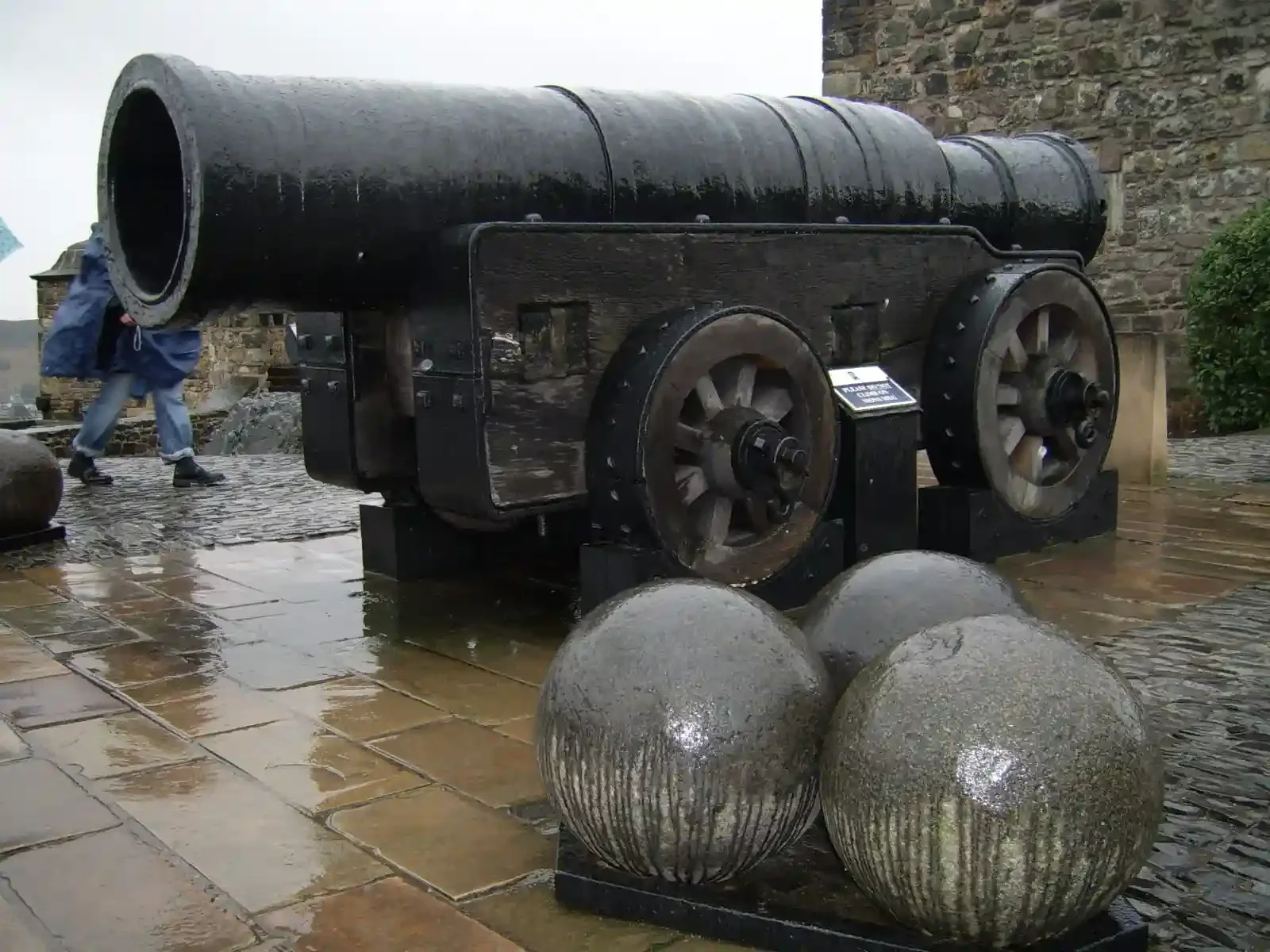 Canon Mons Meg au château d'Edimbourg, avec vue sur la ville
