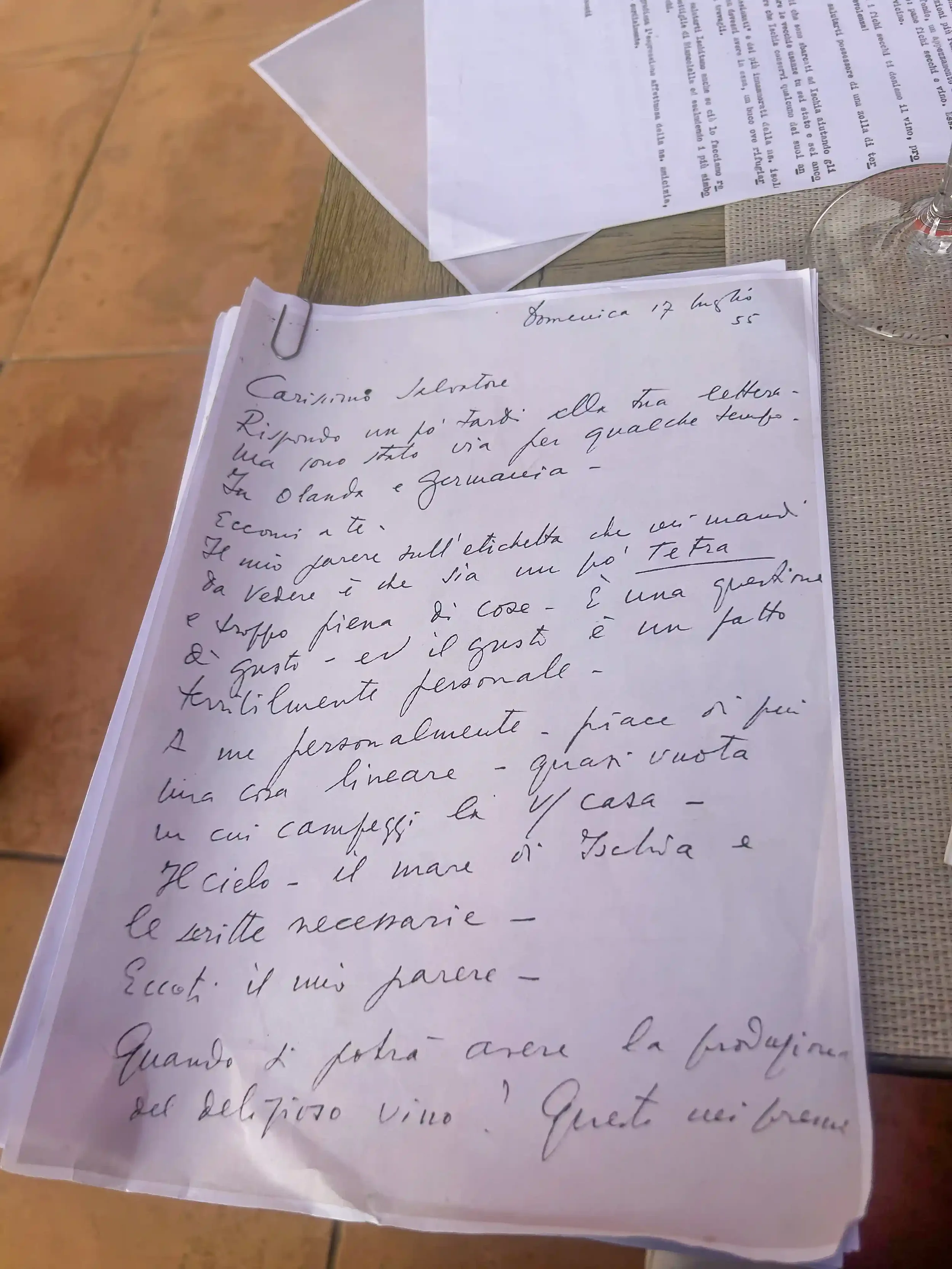 Lettre de Luchino Vesconti à Mario d'Ambra, lui conseillant de simplifier son étiquette