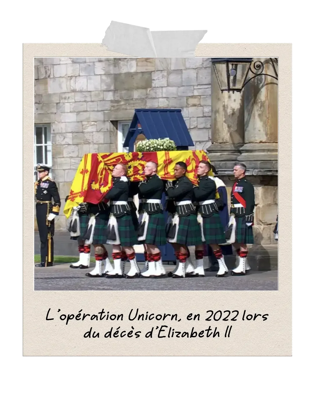 Porteurs du cercueil d'Elizabeth II lors de l'opération Unicorn en Écosse, septembre 2022