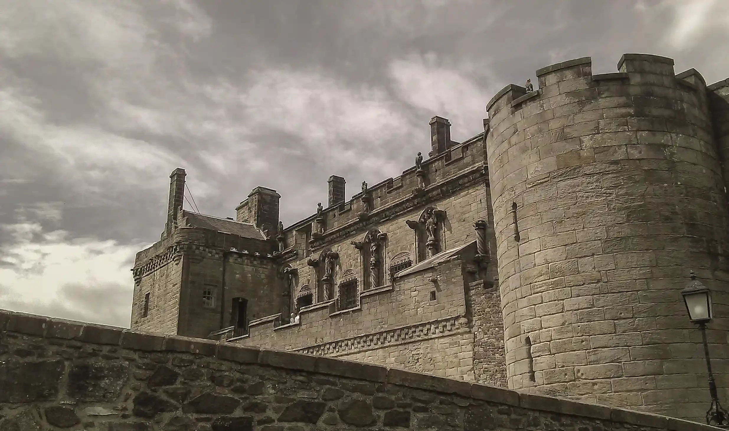 Château d'Édimbourg vu depuis les remparts, lieu hanté par le légendaire tambour sans tête écossais
