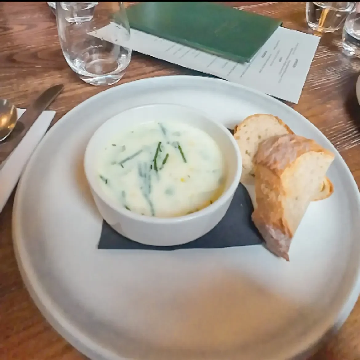 Cullen Skink à la salicorne, spécialité écossaise servie au Café Royal d'Édimbourg