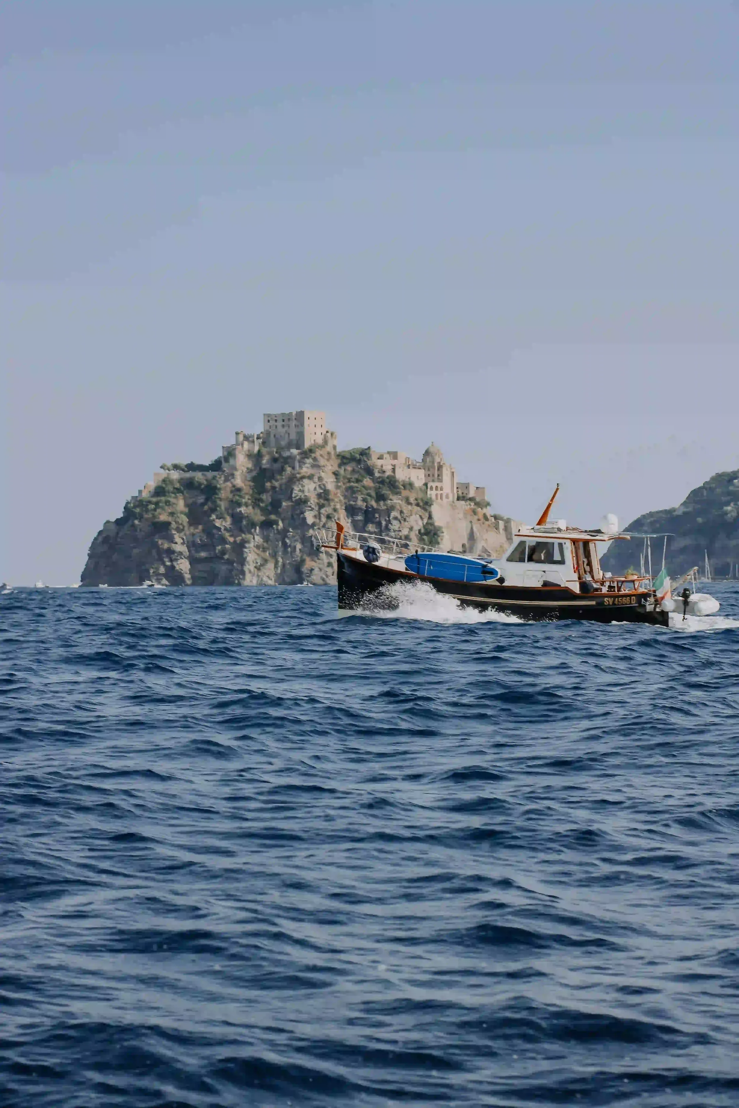Gâteau de pêche devant le Castello Aragonese, Ischia