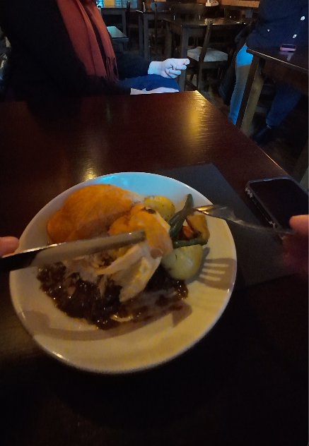 Tourte au bœuf mijoté à la bière dans un pub du Royal Mile, Édimbourg