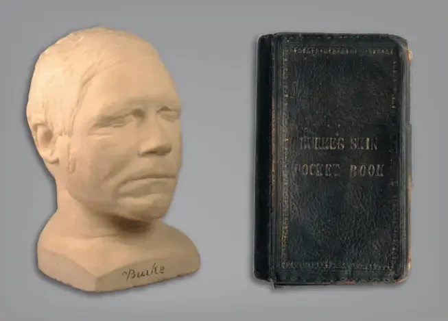 Masque mortuaire de William Burke et pocketbook relié en sa peau, Surgeons' Hall Museums, Édimbourg