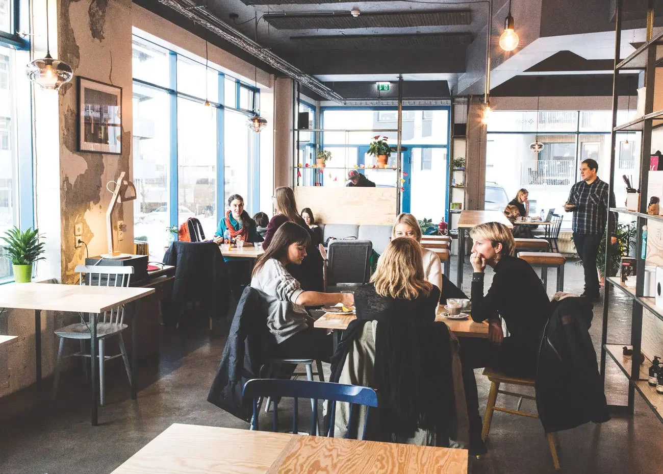 orréfaction de café chez Reykjavik Roasters, la référence café de la ville