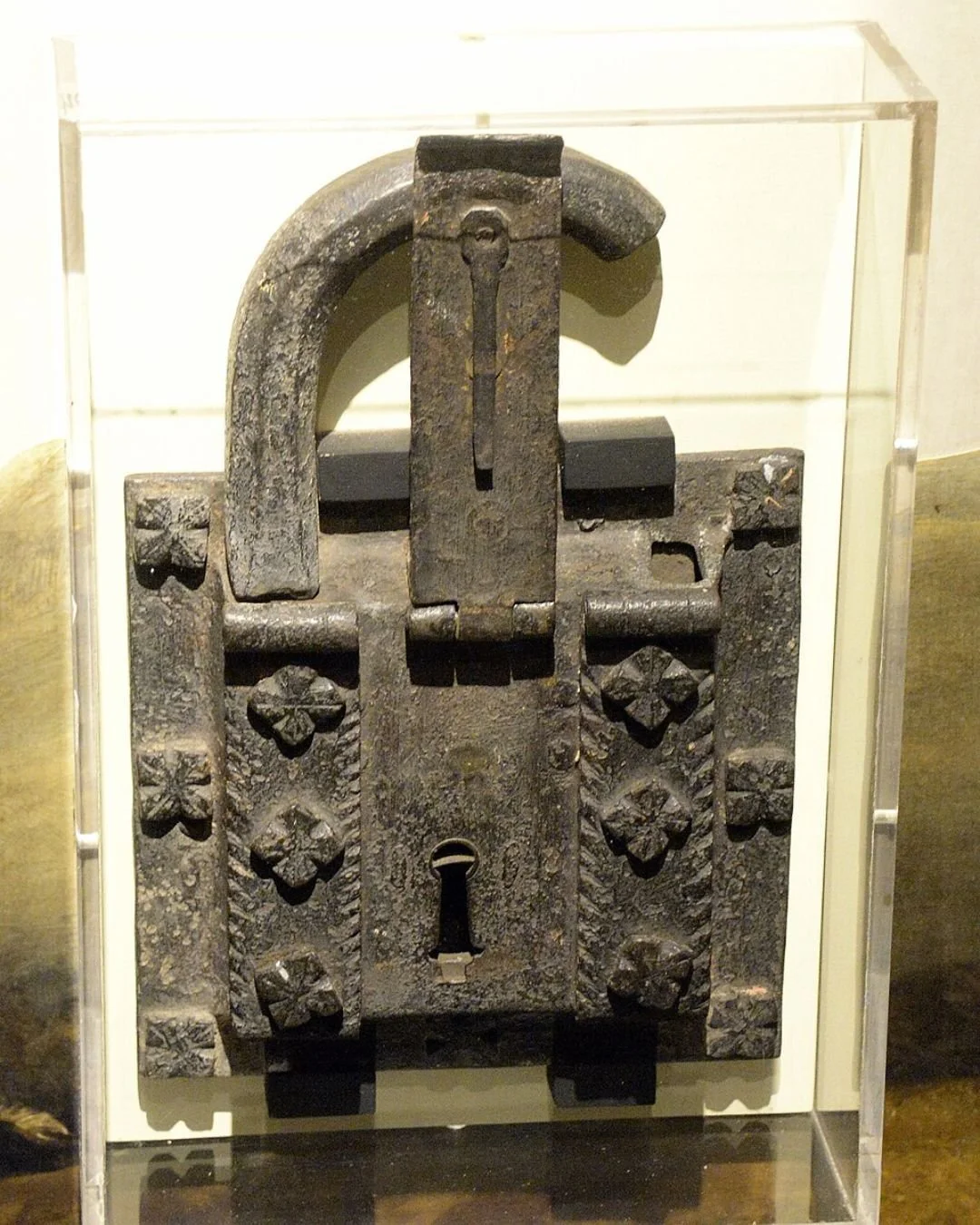 Un des cadenas originaux qui fermait le coffre en chêne contenant les Honours of Scotland au château d'Édimbourg