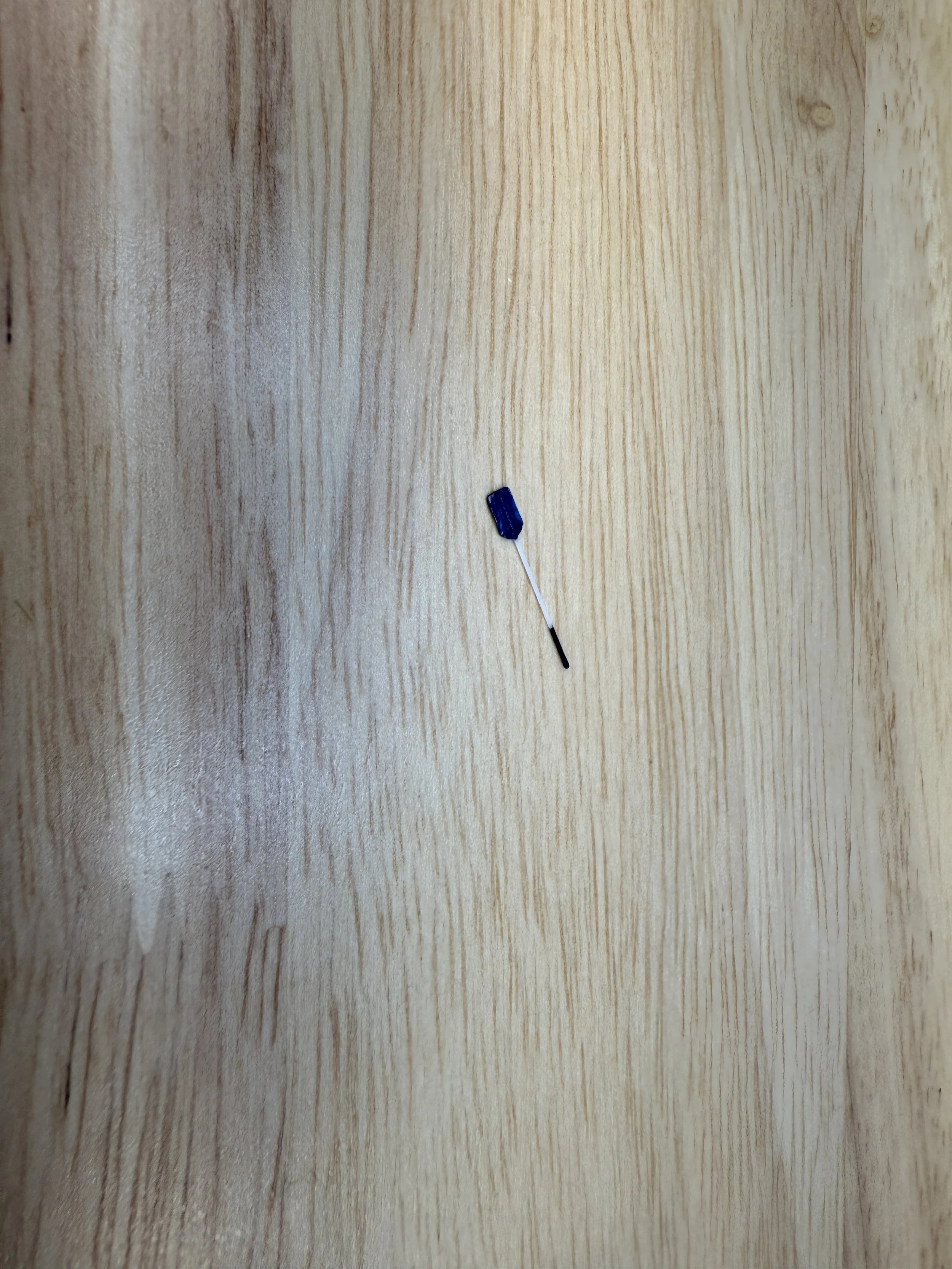 1/64 Scale Rattle Paddle (Red or Blue)