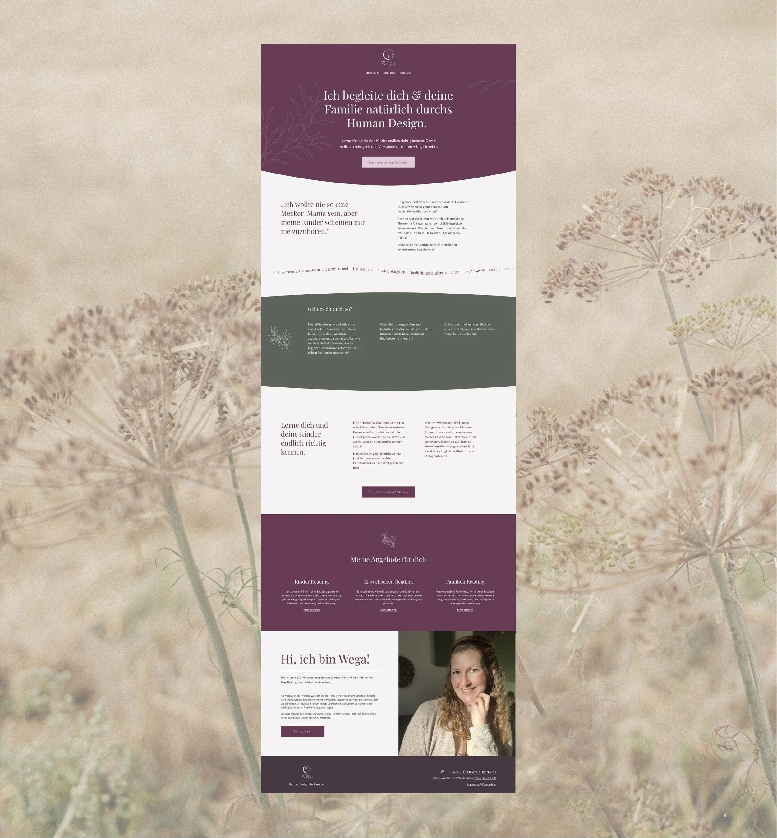 Webseite für Familiencoaching im Human Design für Kinder- und Erwachsenesreading, Bild einer Frau, blühende Pflanzen im Hintergrund.