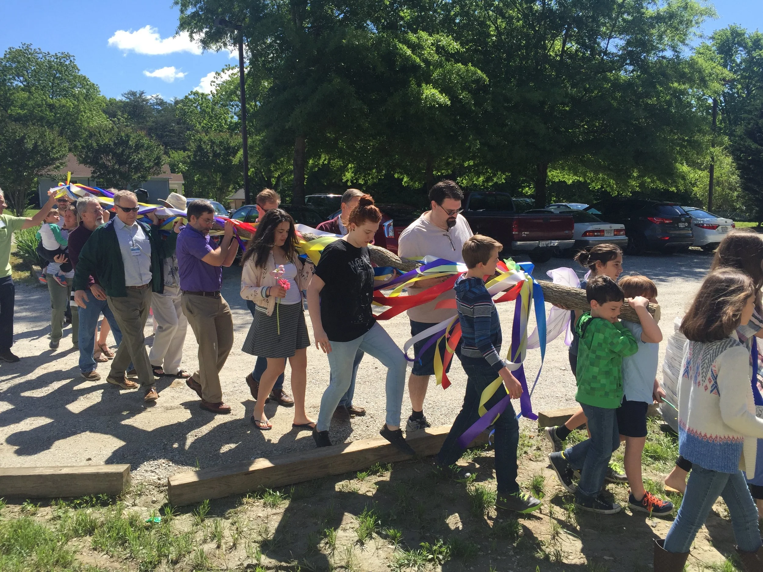 big group carrying maypole.JPG