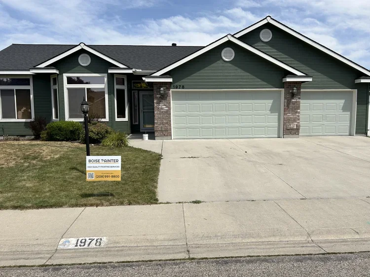 A fun Meridian repaint bringing an outdated beige to a sharp complimentary green color scheme.