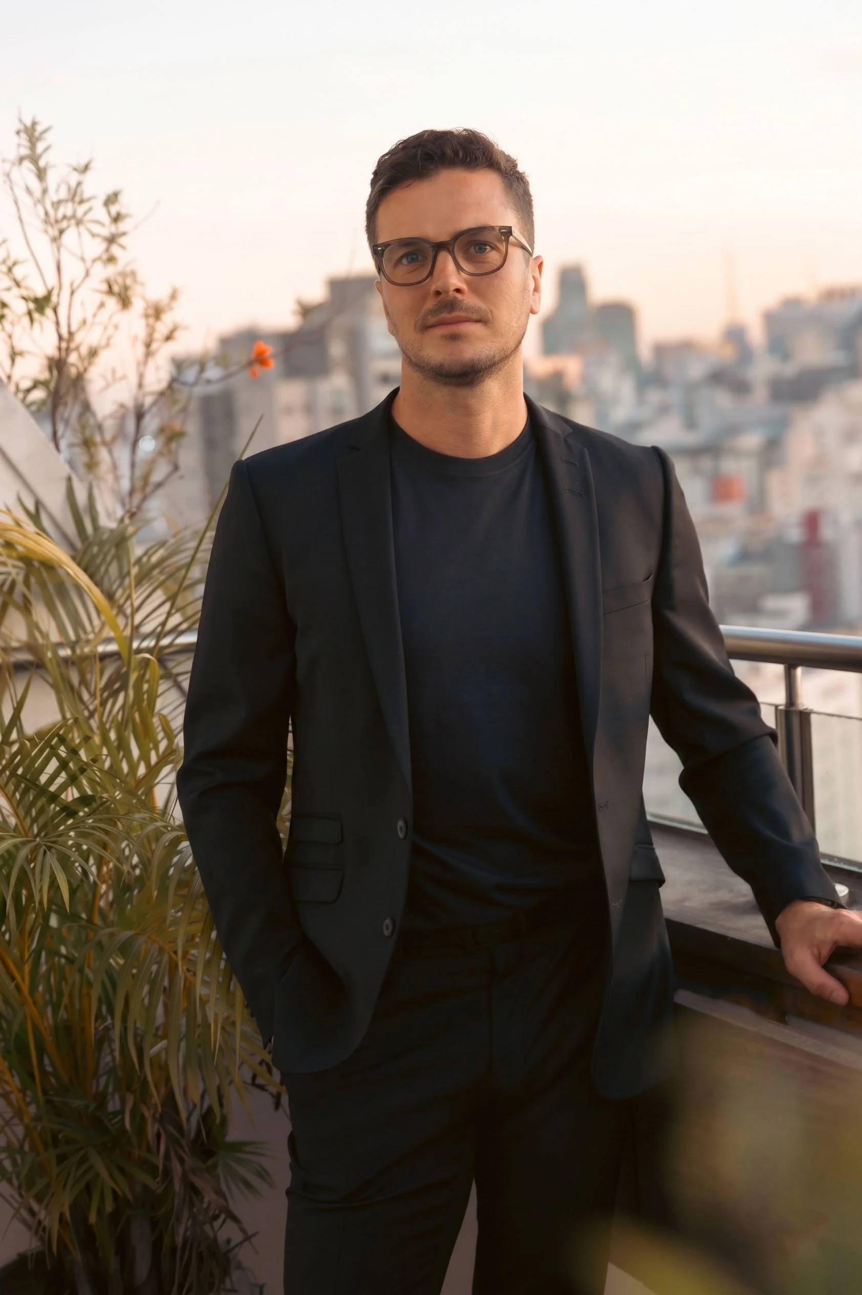 Antonio Lennert, executive leadership coach Toronto, standing on a balcony overlooking the city at sunset