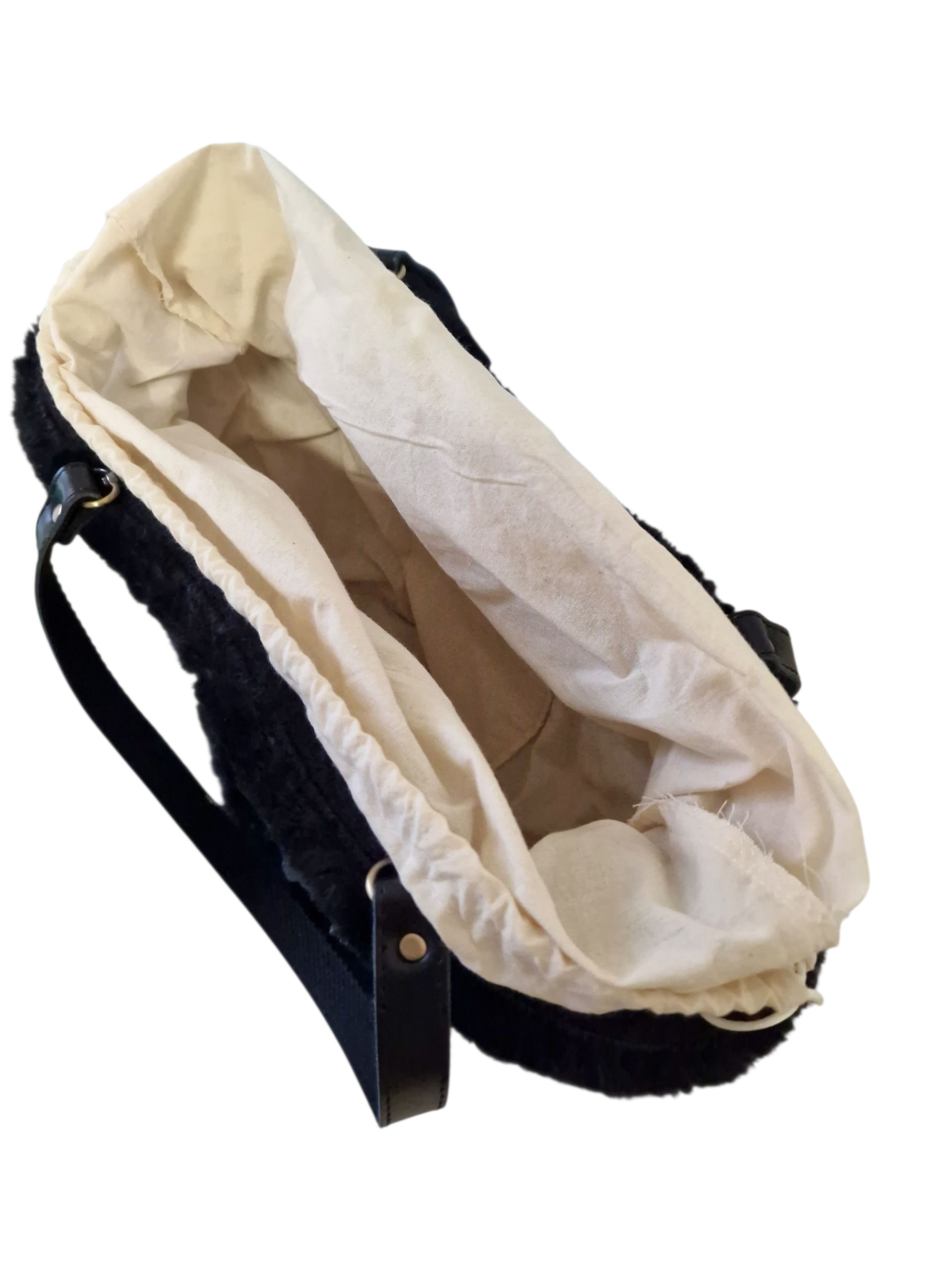 Interno della coffa Elison con sacca in cotone naturale e tasche interne