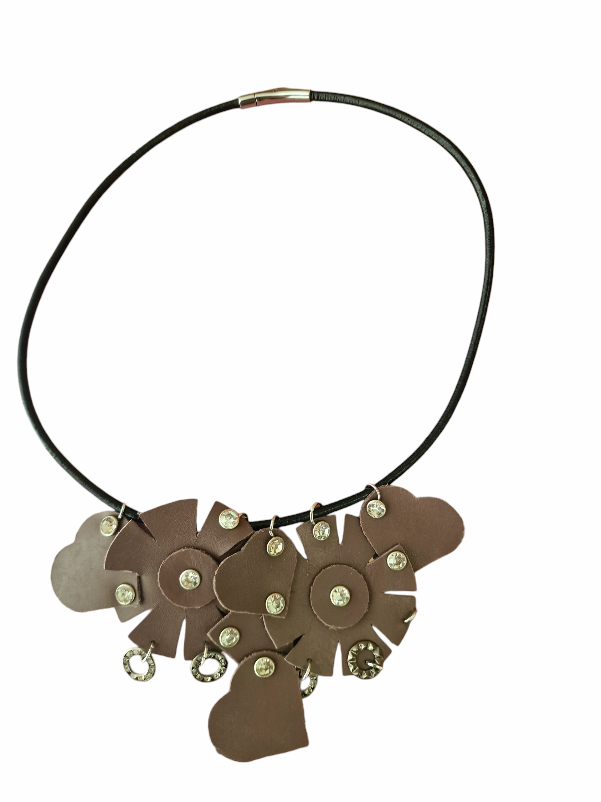 Foto prodotto collana Ammuri Noir completa su sfondo bianco, ideale per e-commerce.